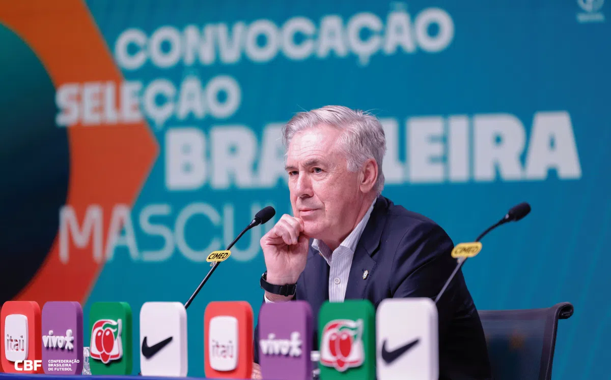 Carlo Ancelotti sorri em convocação da Seleção Brasileira - Foto: Rafael Ribeiro/CBF