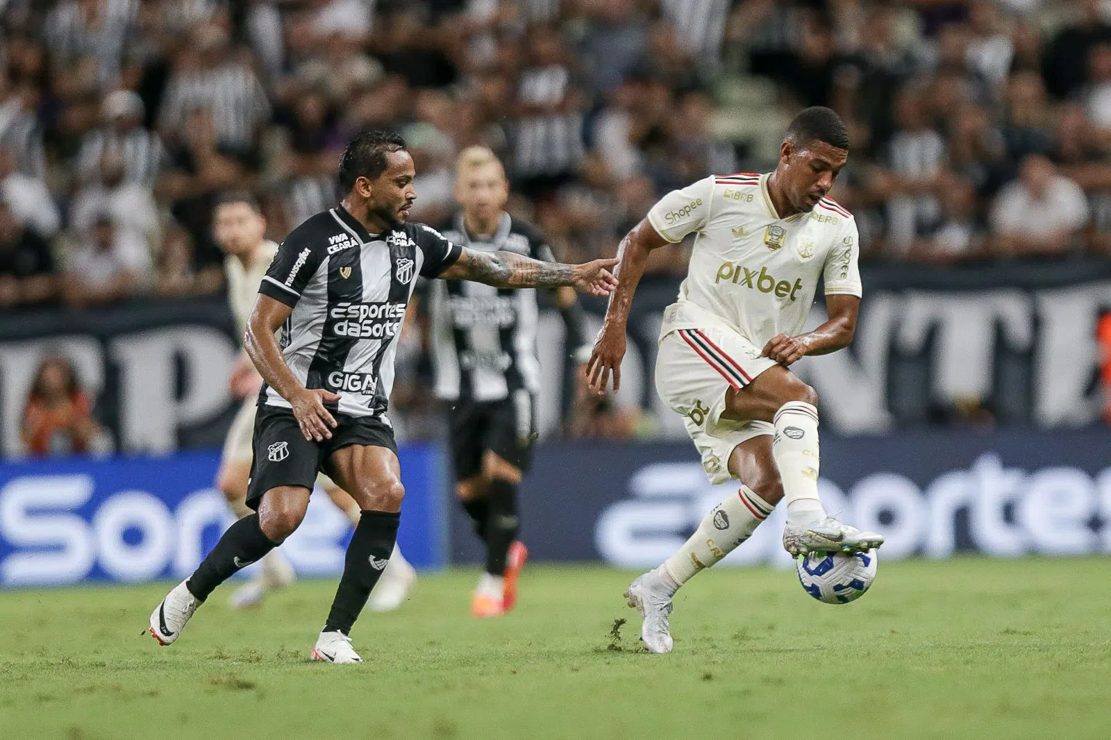 Ceará e Flamengo ficam apenas no empate, mas é o suficiente para time carioca reassumir a liderança da Série A; Saiba como foi a partida