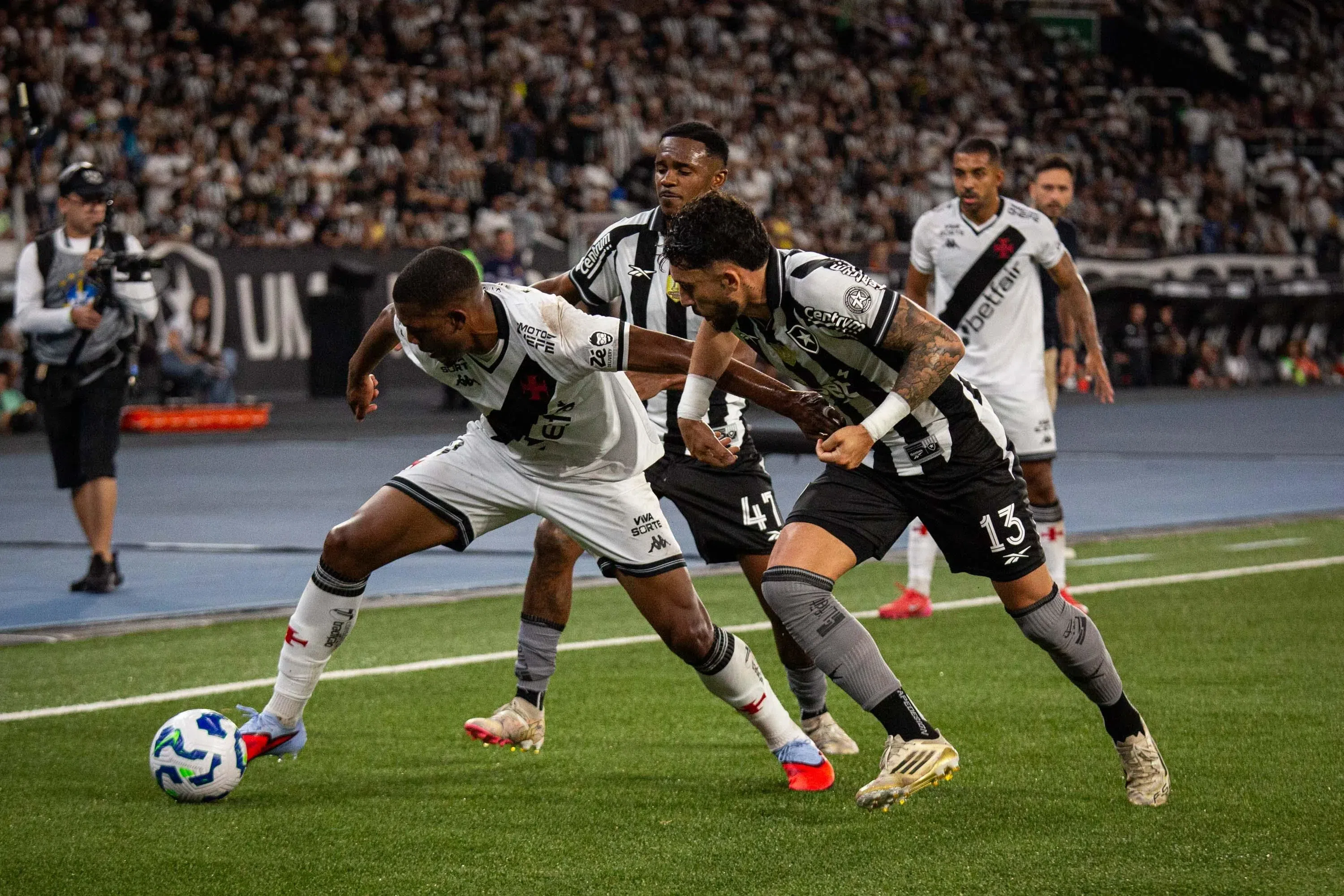 Palpites Botafogo x Vasco: análise, onde assistir e escalações