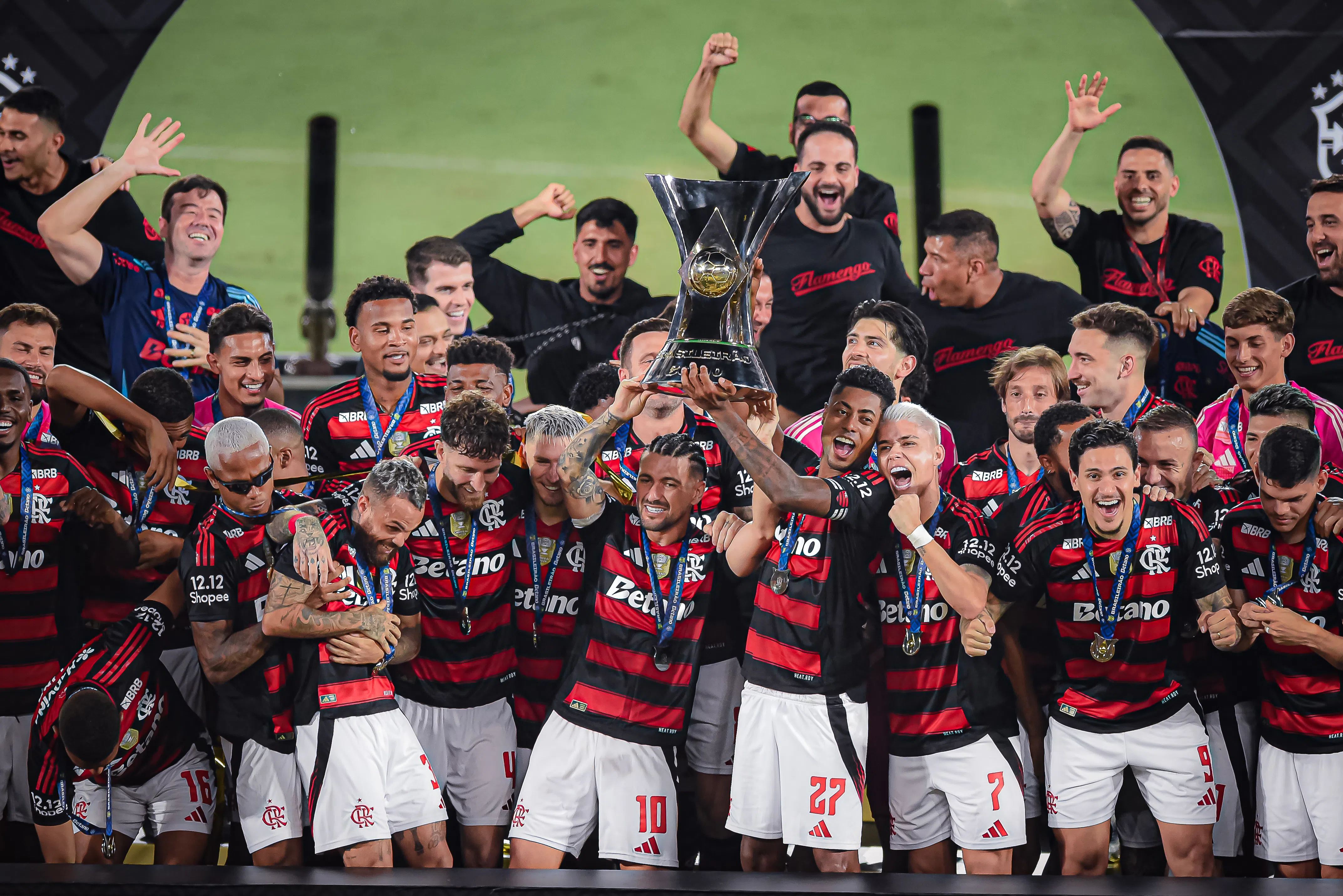 Flamengo vence o Ceará no Maracanã e garante o título do Brasileirão 2025; veja como foi a partida
