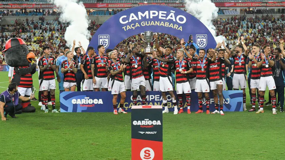O Flamengo de Felipe Luiz: Resultados Impressionam, mas o Futebol Ainda Busca Encantar