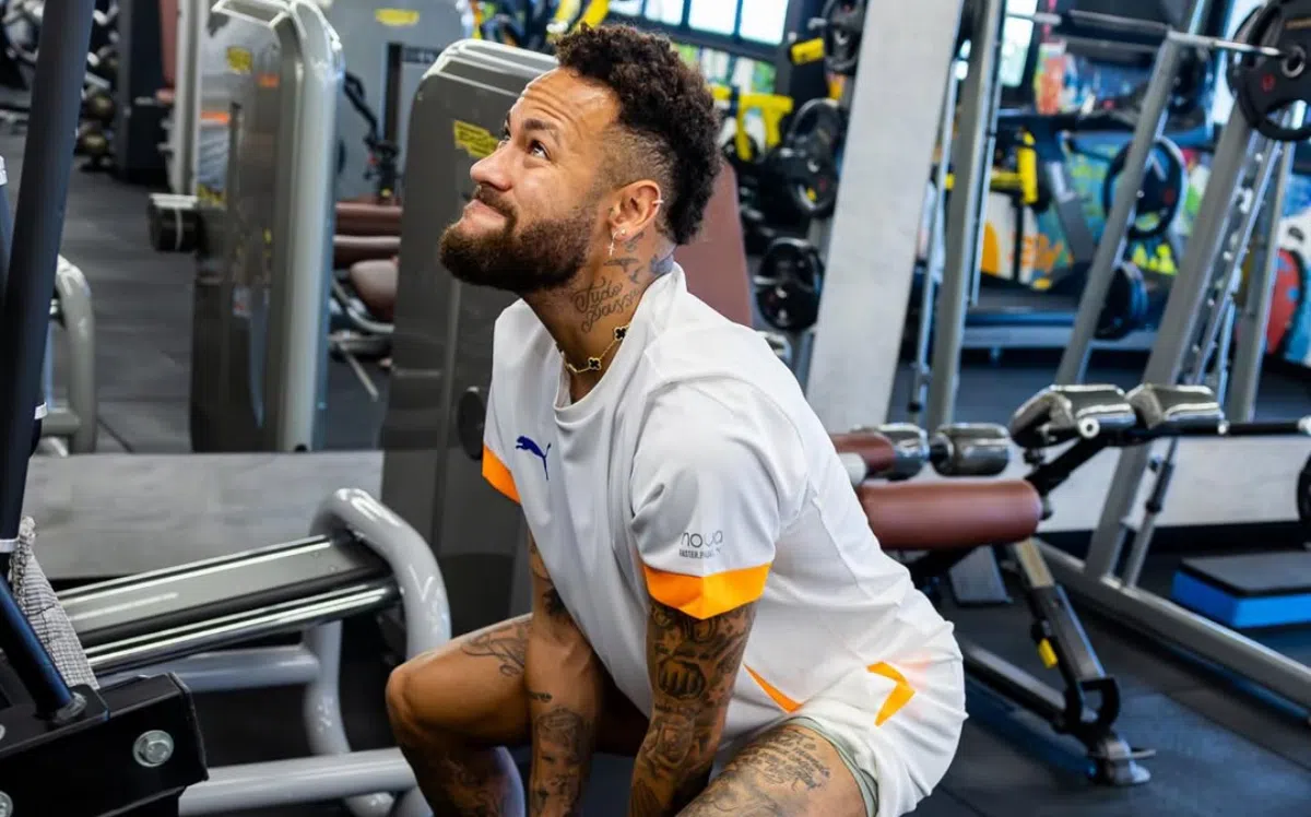 Neymar levantando peso na academia - Foto: Instagram/Neymar