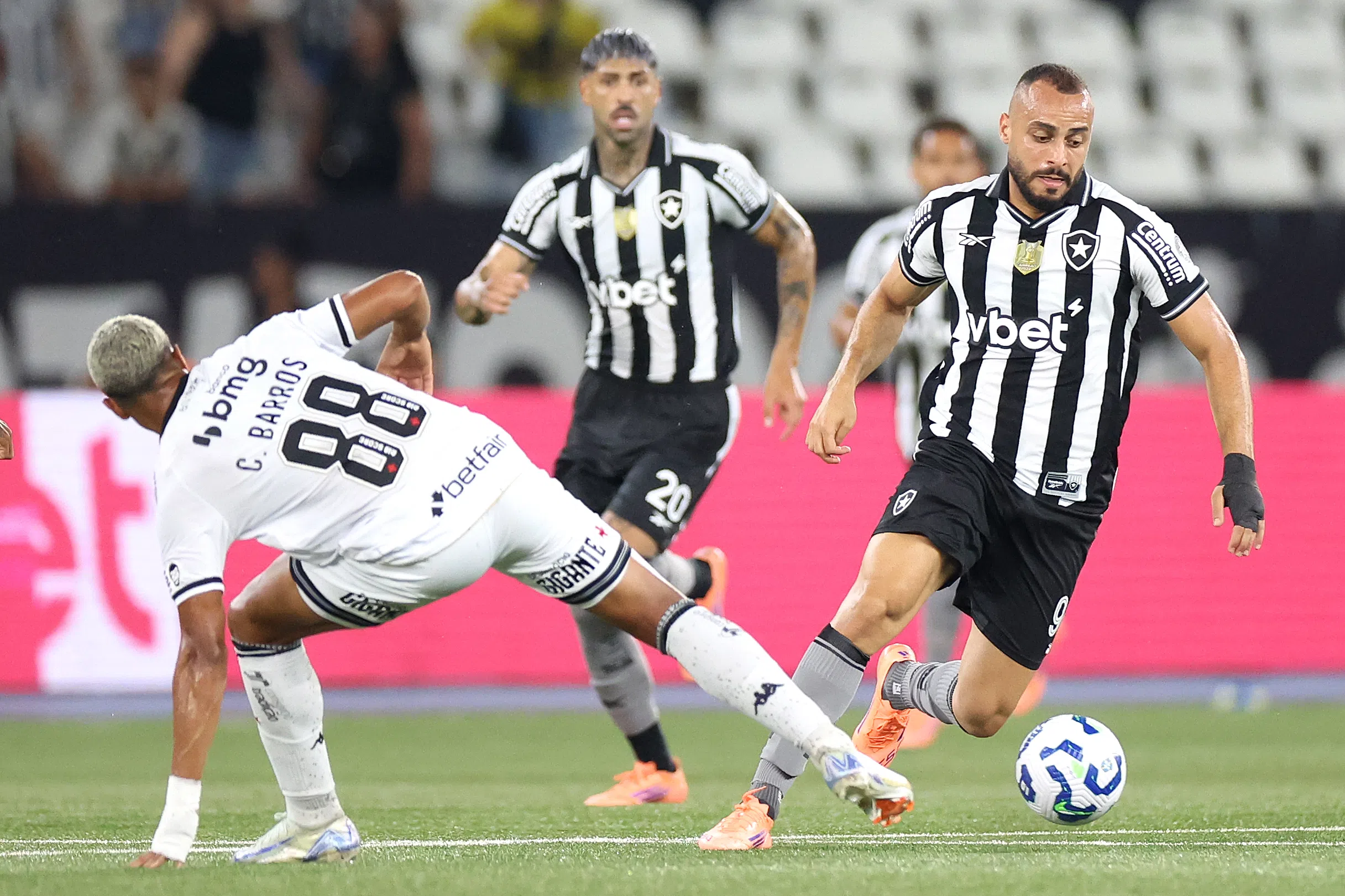 Palpites Vitória x Botafogo: análise, onde assistir e escalações