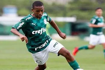 Estevão William é Bola de Ouro com apenas 17 anos