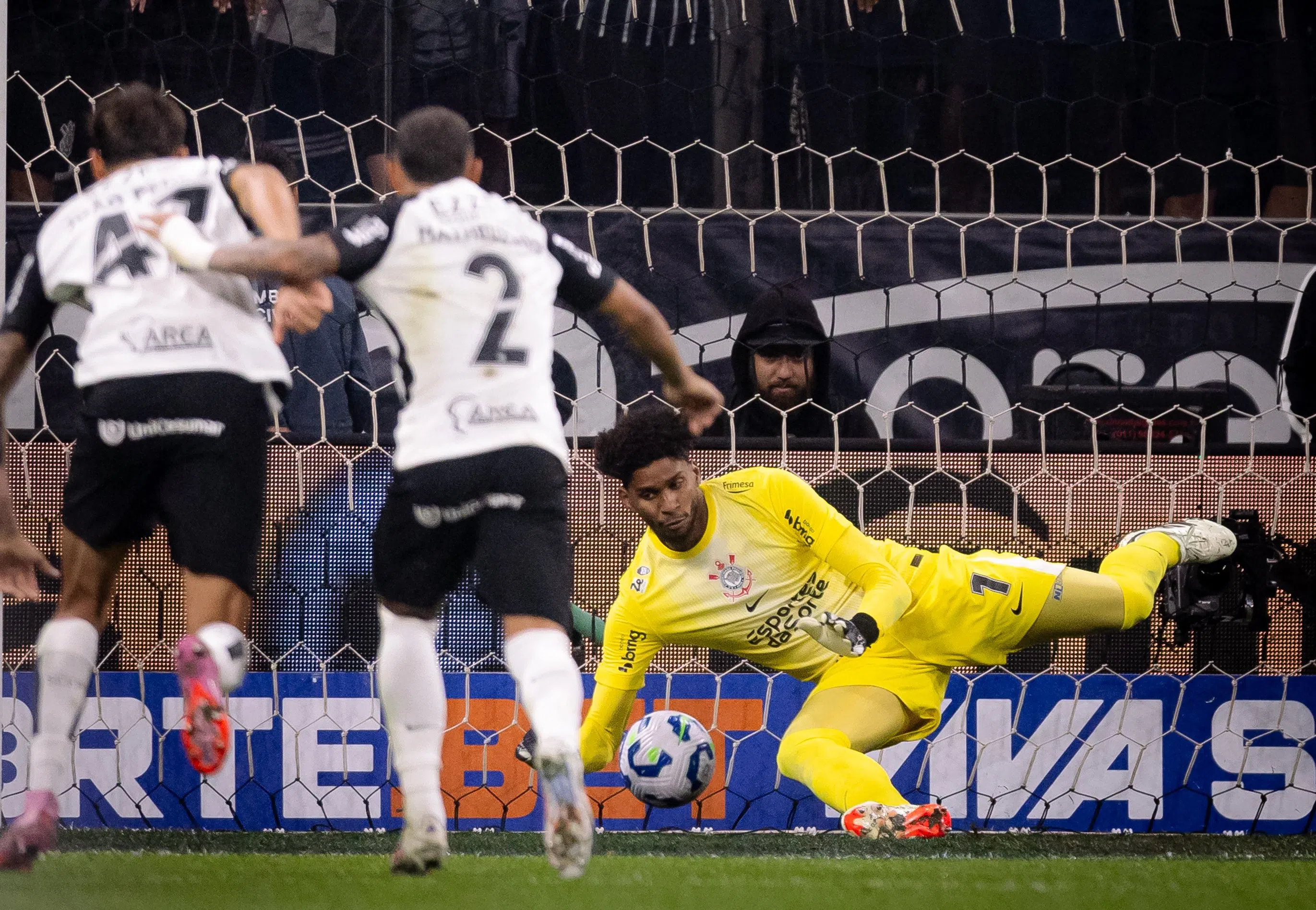 Corinthians bate novamente o Athletico-PR e se classifica para a semifinal da Copa do Brasil; confira como foi a partida