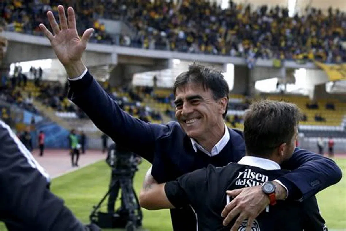 Gustavo Quinteros: A Nova Esperança do Santos para 2025