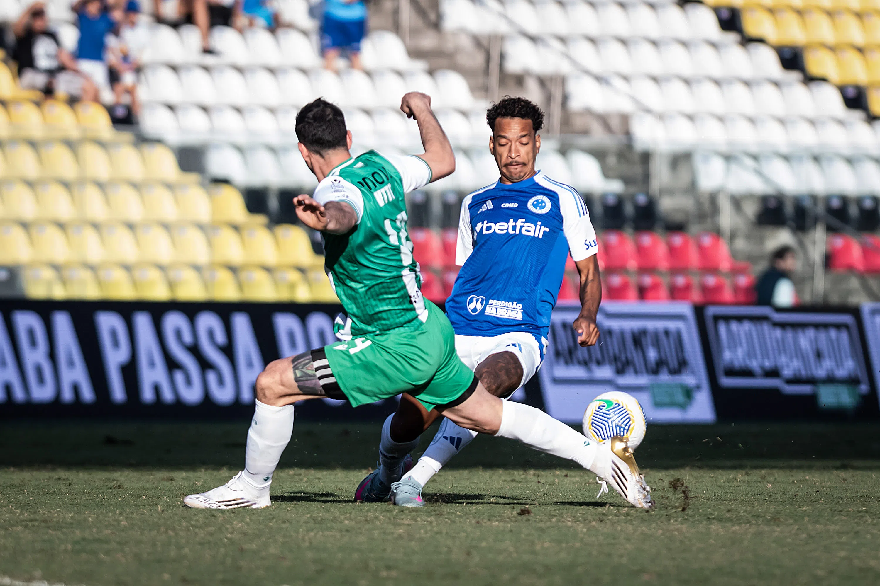 CRUZEIRO vs GRÊMIO: Prováveis escalações, notícias, estatísticas e curiosidades da partida do Brasileirão