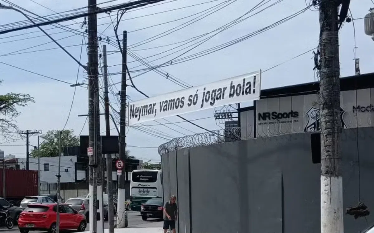 Faixa com recado a Neymar aparece no CT do Santos após polêmicas