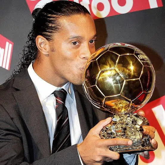 Ronaldinho Gaúcho, vencedor da Bola de Ouro 2005. Foto: Foto: AFP PHOTO FRANCK FIFE