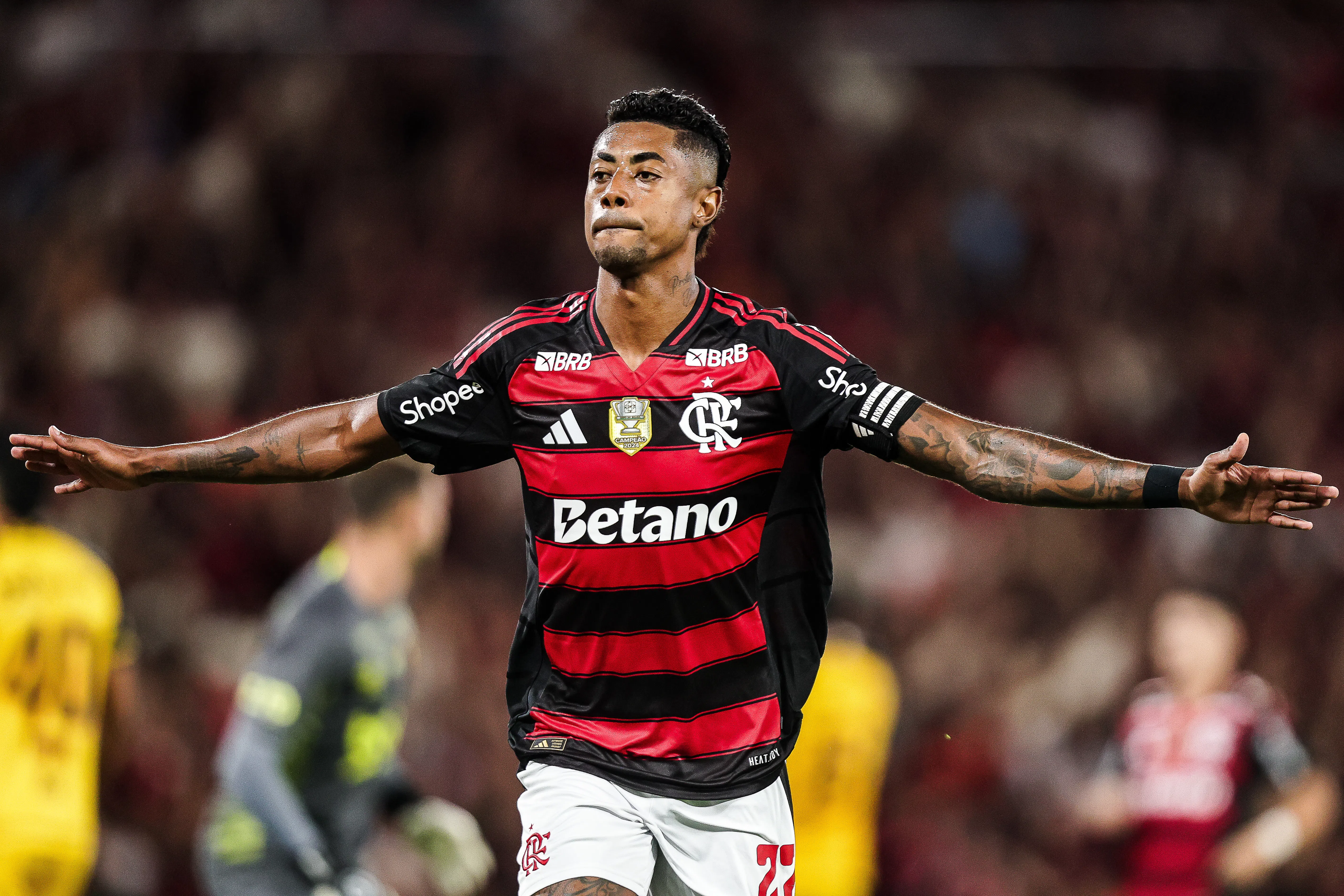 Bruno Henrique, do Flamengo é multado pelo STJD em R$ 100 mil, mas está liberado para jogar