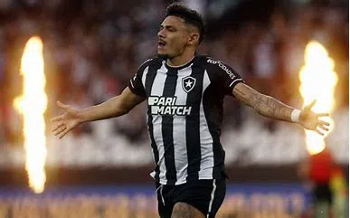 Tiquinho Soares: O Novo Alvo do Santos para 2025