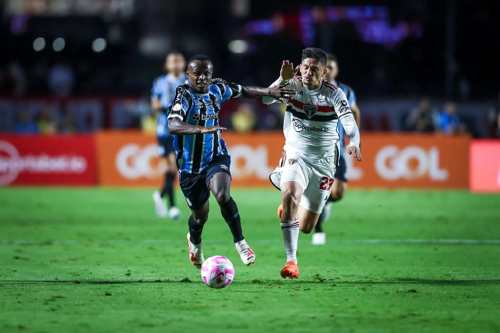 Grêmio x São Paulo: onde assistir, escalações e palpite do Brasileirão 2025