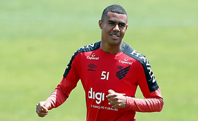 Bahia Faz Oferta por Erick do Athletico: Reforço para a Libertadores?