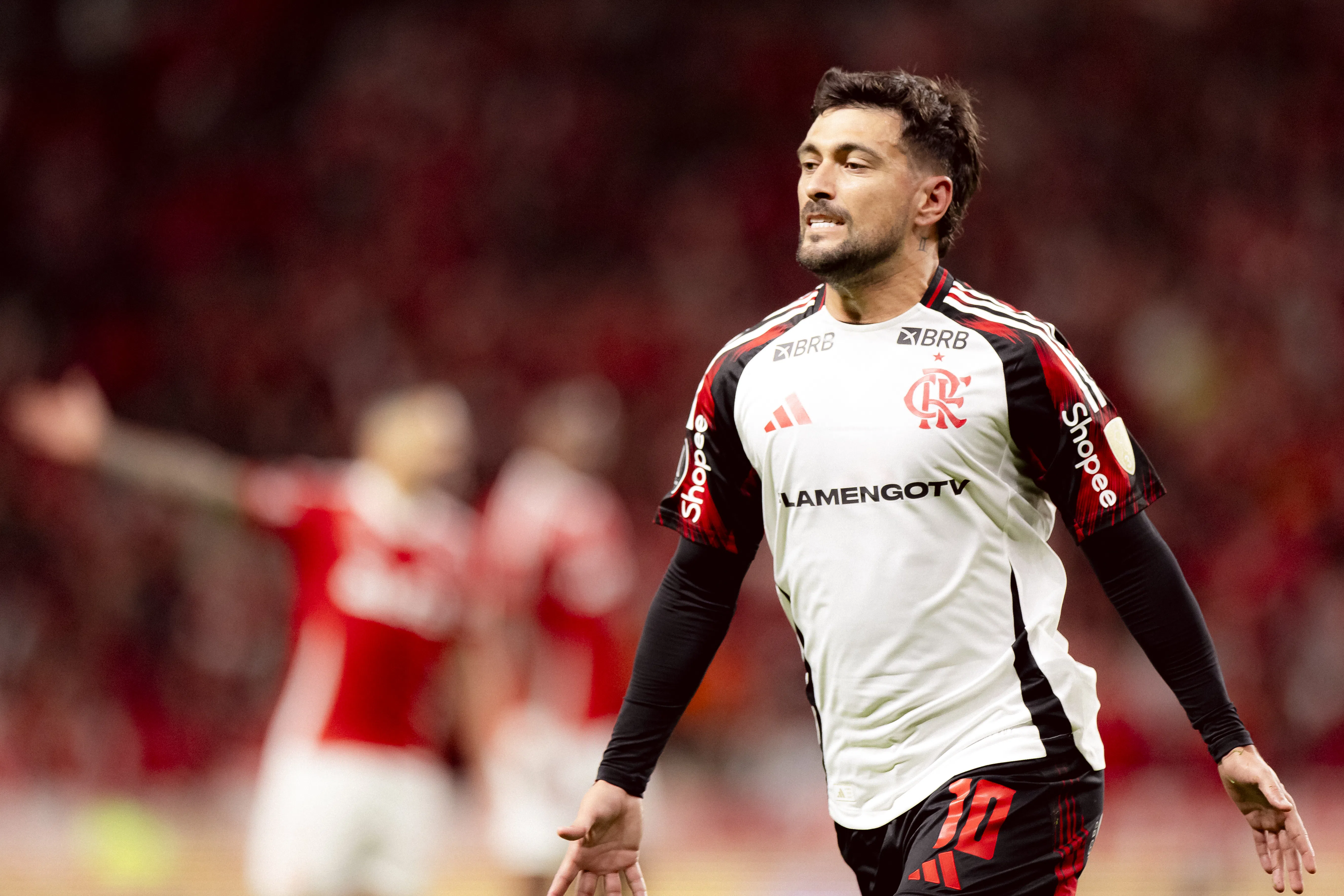 Flamengo acaba com o sonho do Internacional, vence novamente e se classifica para as quartas de final da Libertadores; veja como foi o jogo