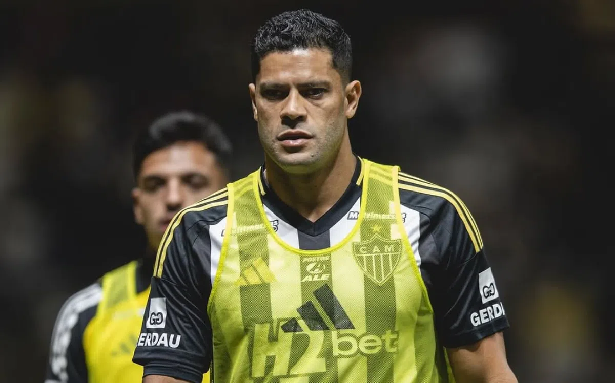 Atlético-MG estuda rescisão com Hulk, mas atacante rebate e clube nega