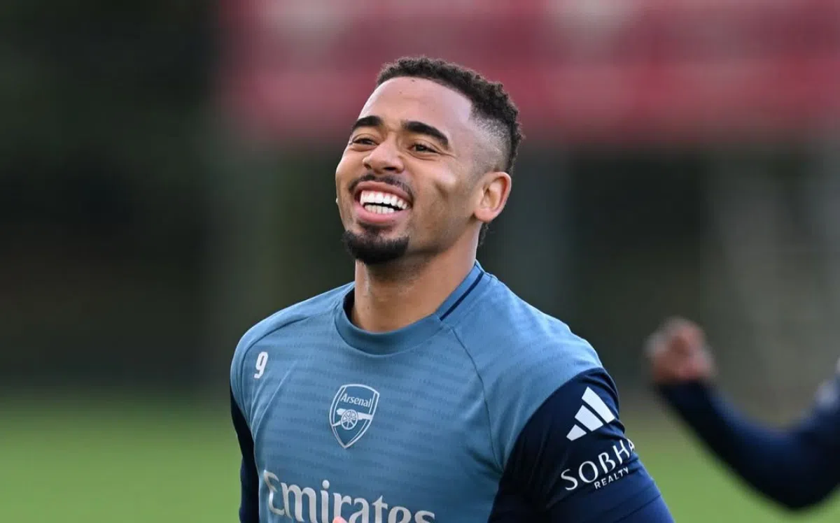 Gabriel Jesus sorrindo em treino do Arsenal - Foto: Reprodução/Instagram