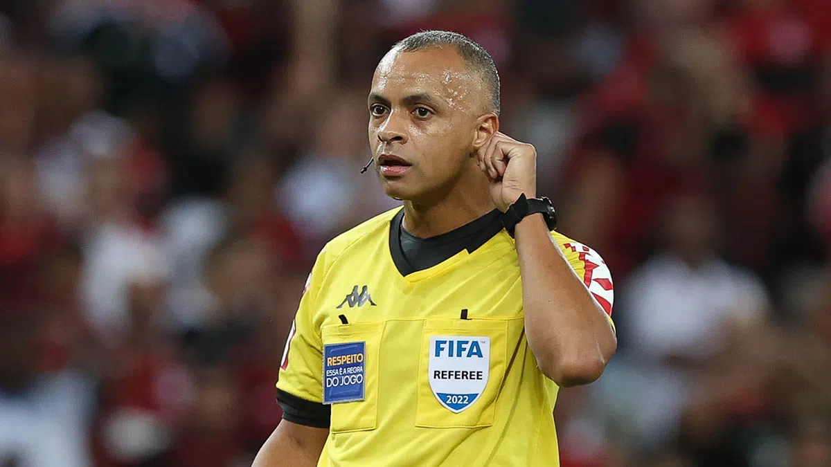Árbitro Wilton Pereira Sampaio: perfil e decisões polêmicas