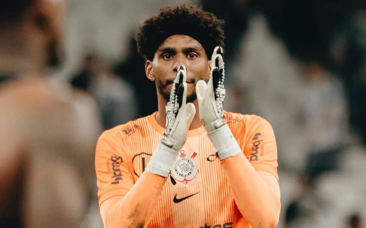 Hugo Souza aplaude torcida do Corinthians - Foto: Reprodução/Instagram