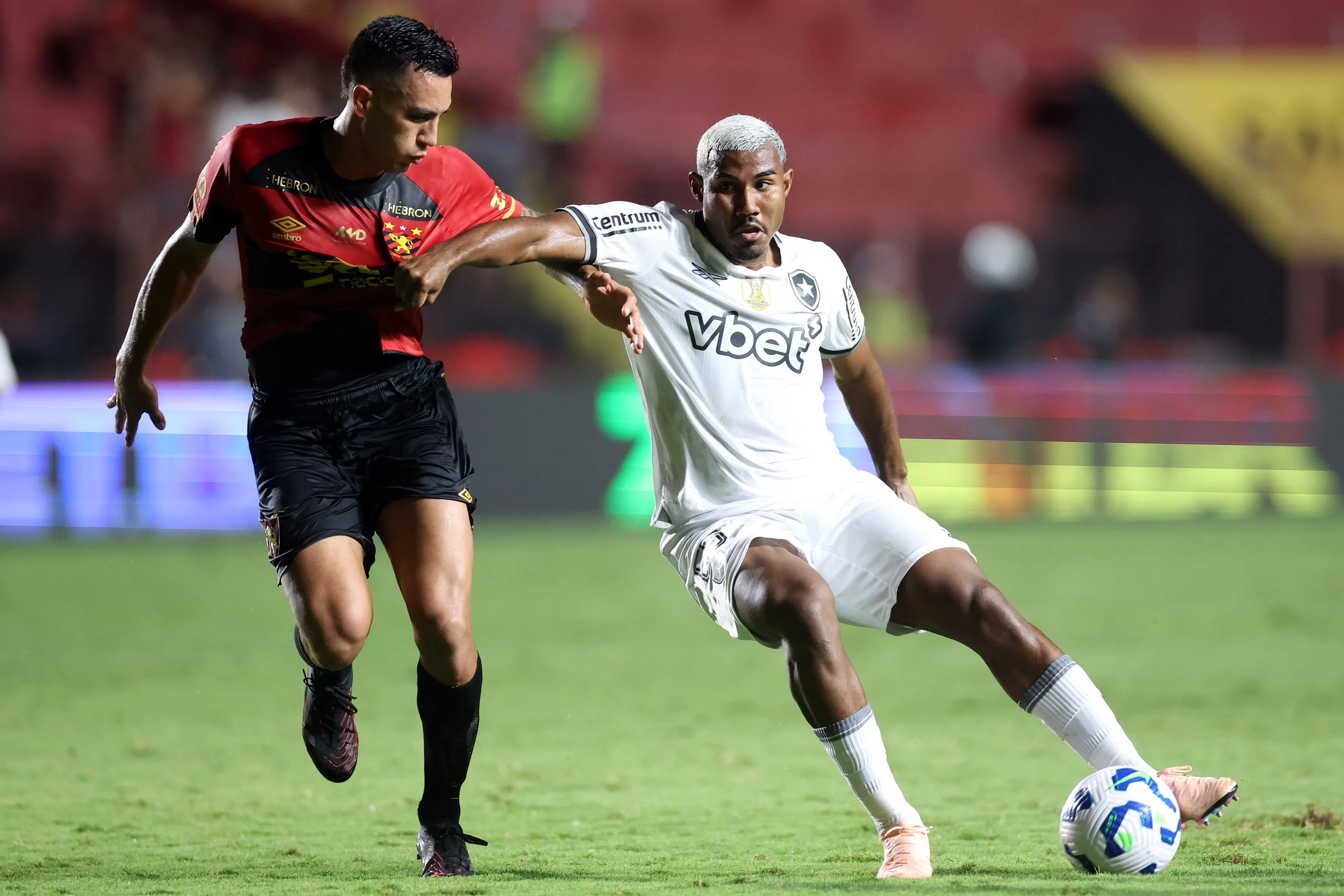Qual canal vai passar Botafogo x Corinthians ao vivo: Veja onde assistir, horário e escalações do Brasileirão