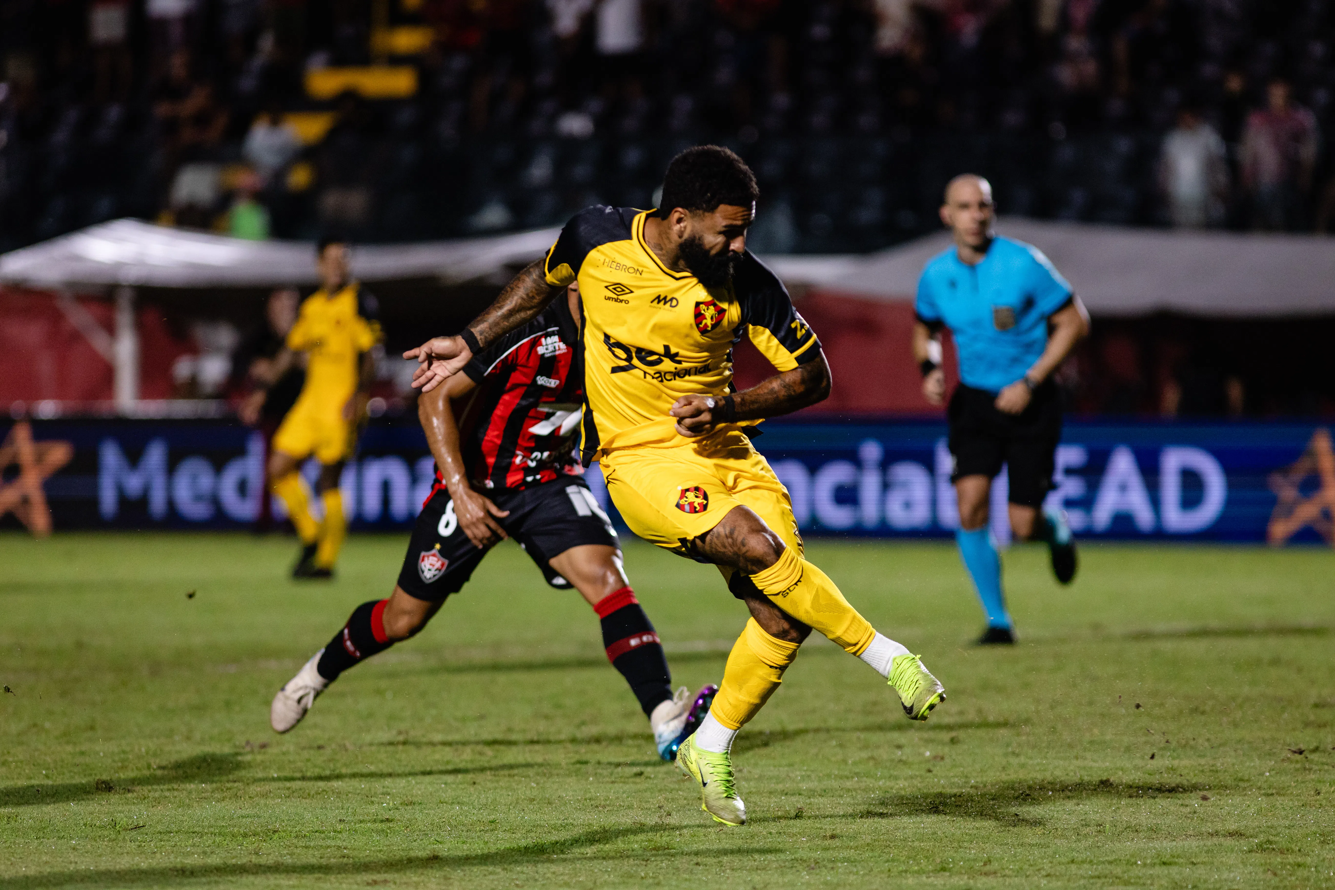 Sport Recife e Santos se enfrentam na Ilha do Retiro em jogo decisivo pelo Brasileirão 2025