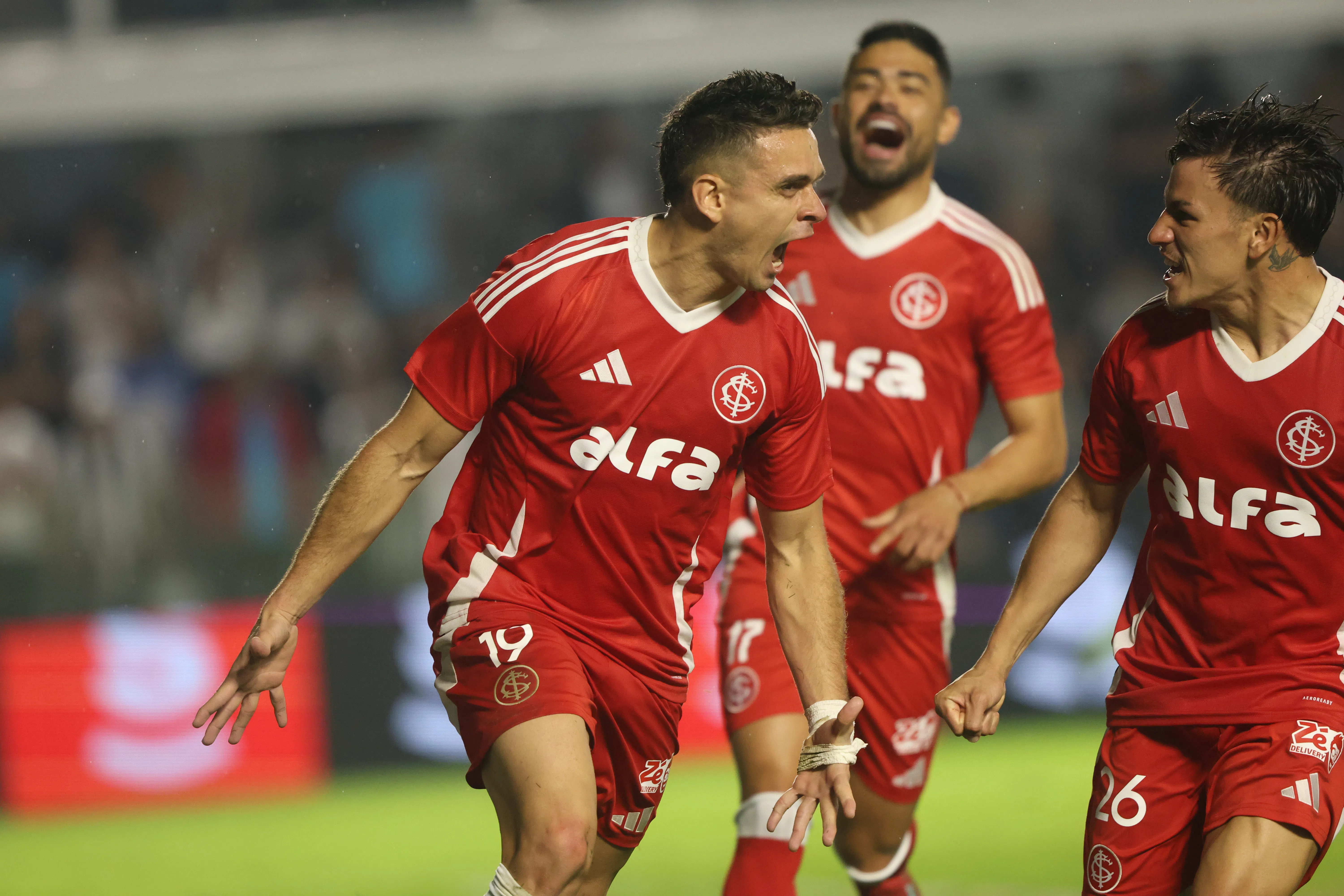 Onde vai passar Internacional x Vasco ao vivo hoje (27): Transmissão, horário e escalações do jogo da Série A