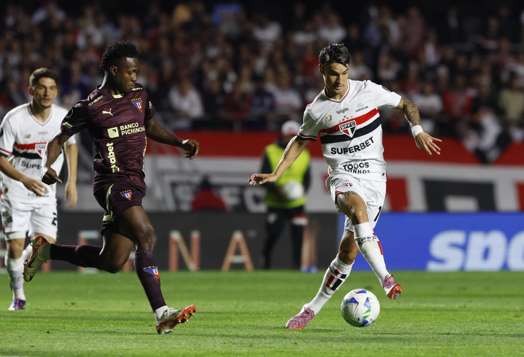 Totalmente desorganizado, São Paulo é derrotado pela LDU em casa e está fora da Libertadores; confira como foi o jogo