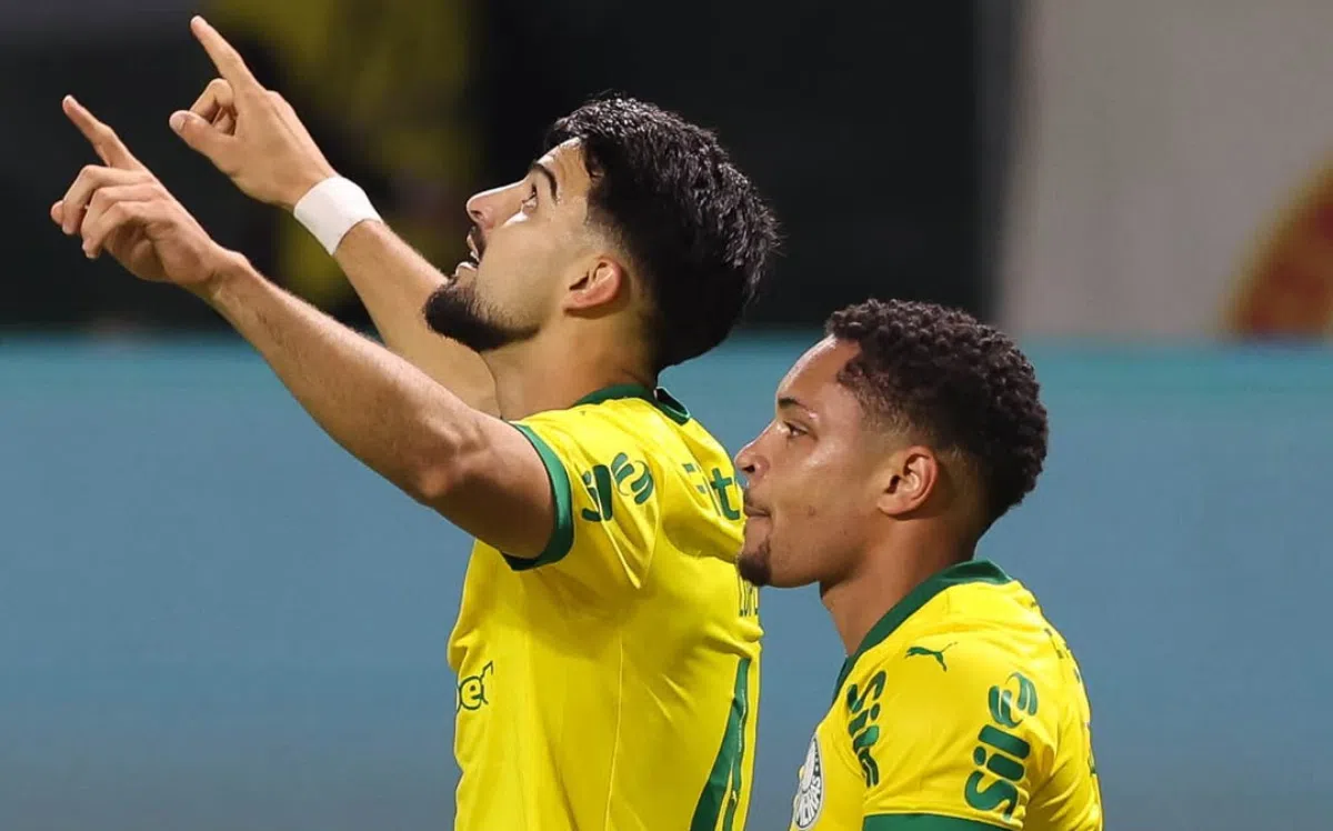 Flaco López e Vitor Roque celebram gol do Palmeiras - Foto: Cesar Greco/Palmeiras
