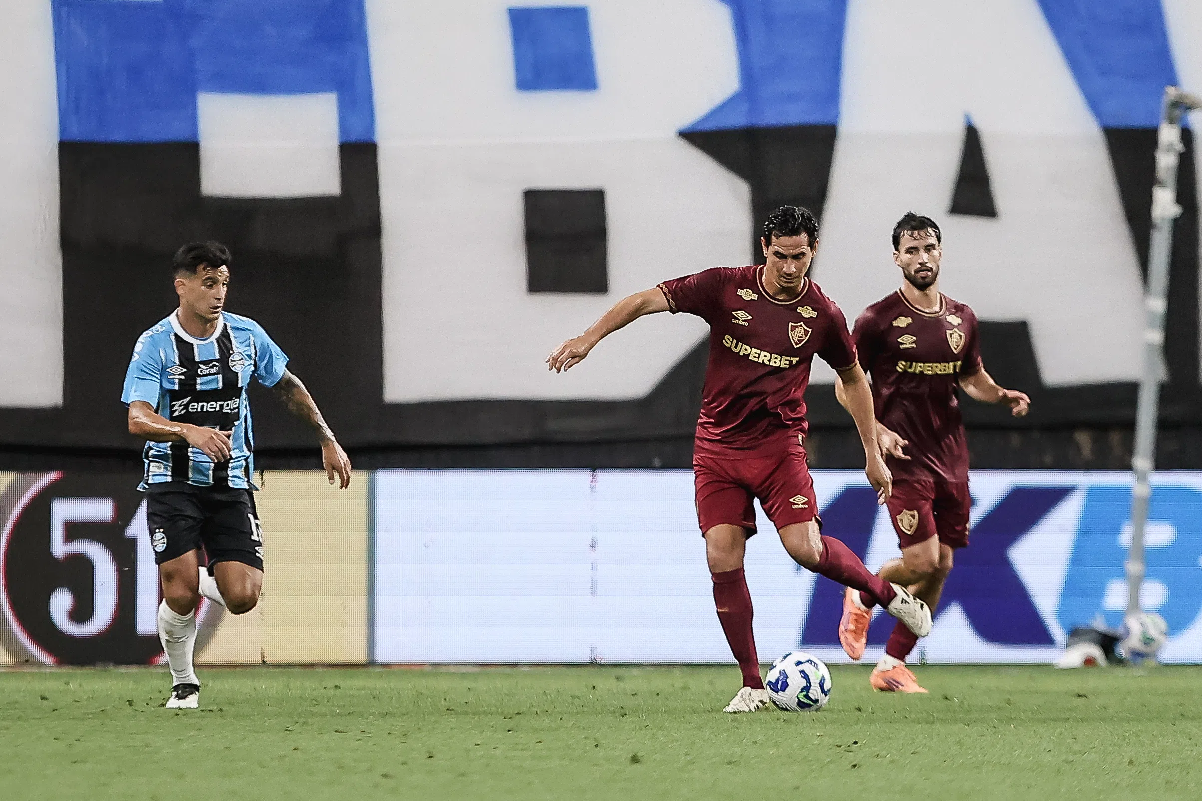 Salário fixo x direito de imagem no futebol brasileiro; entenda a diferença