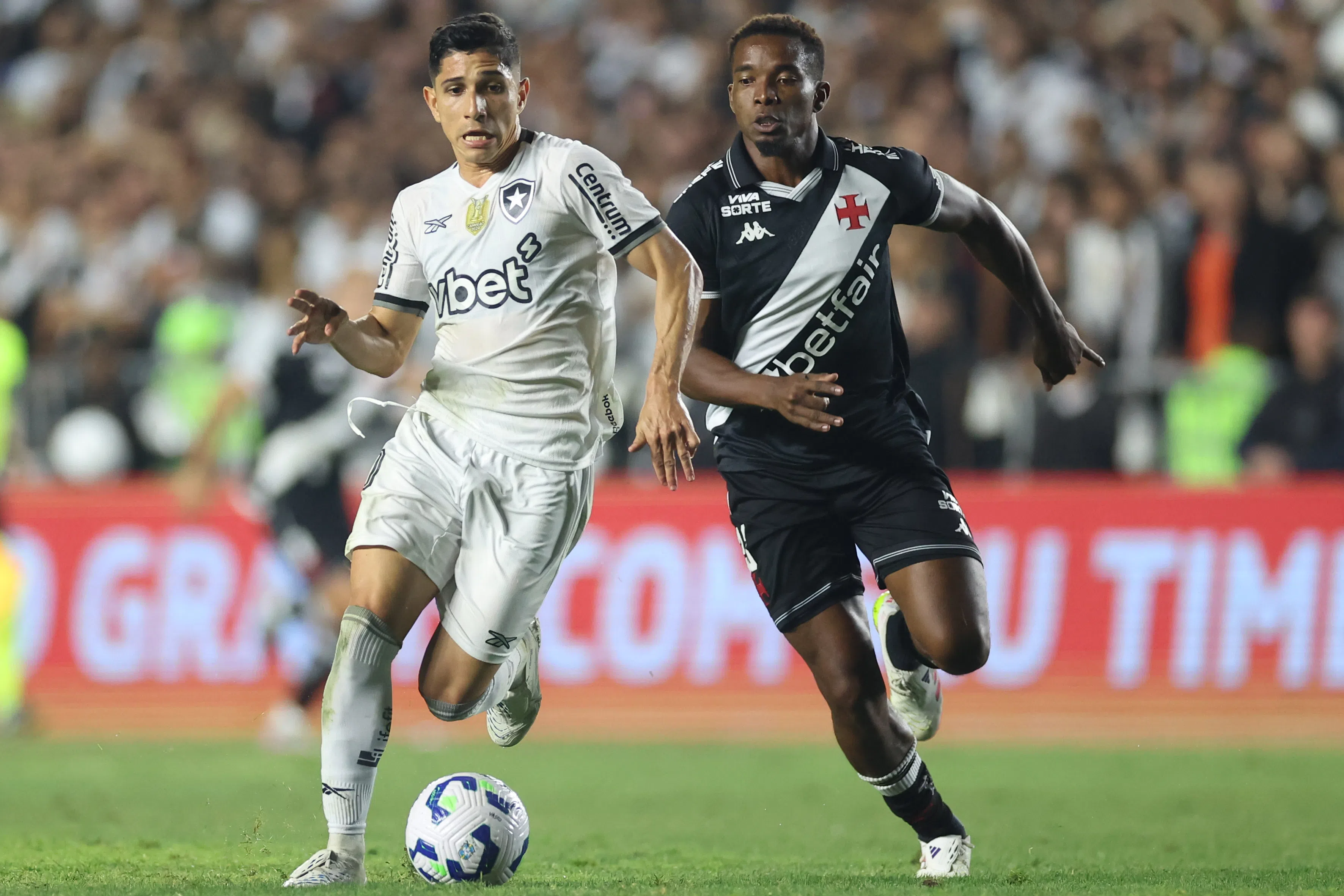 Vasco e Botafogo ficam apenas no empate e vão para o jogo de volta com as mesmas chances; veja como foi a partida