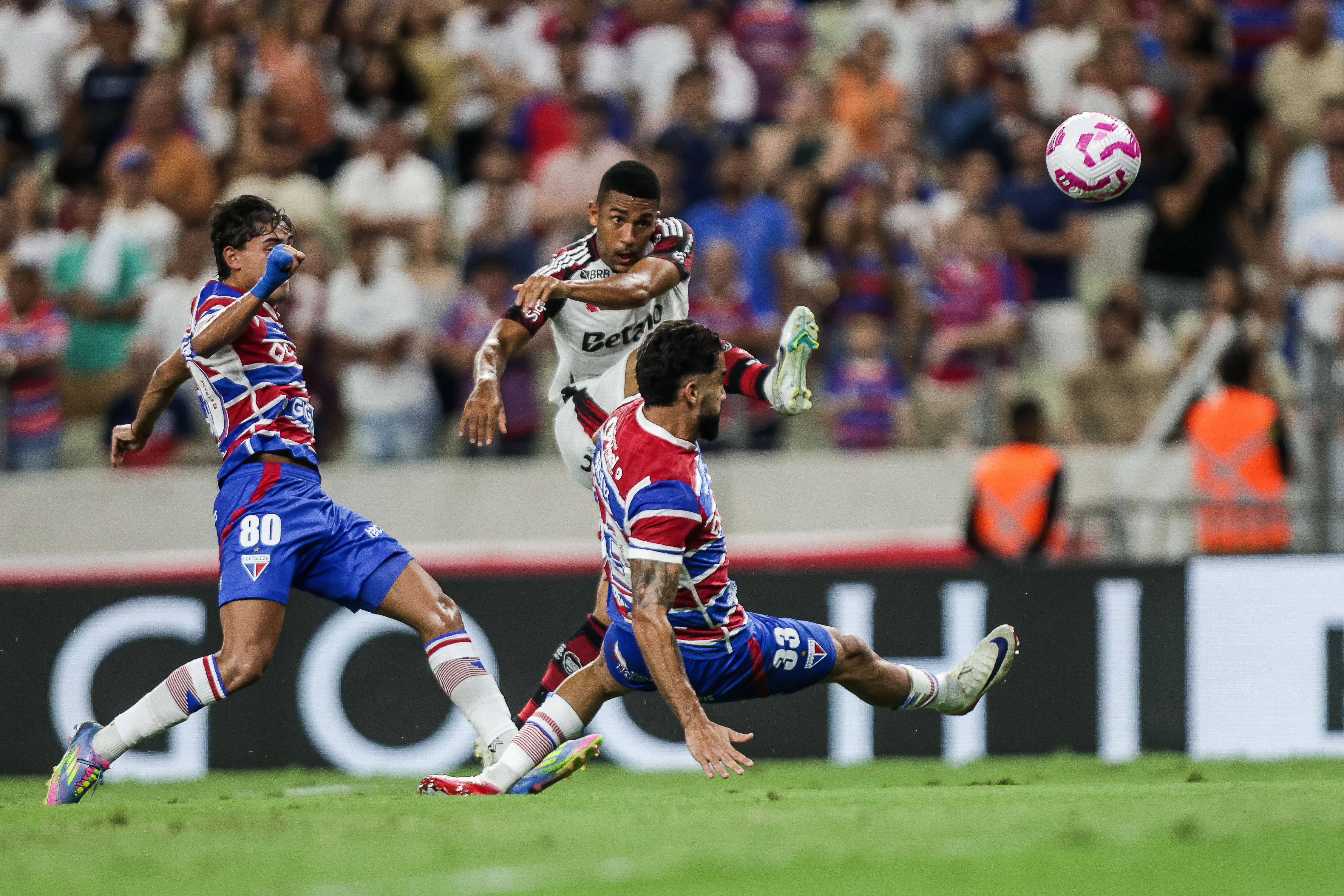 Flamengo desperdiça chances de gols, vê Fortaleza letal e perde a chance de assumir a liderança da Série A; veja como foi o jogo