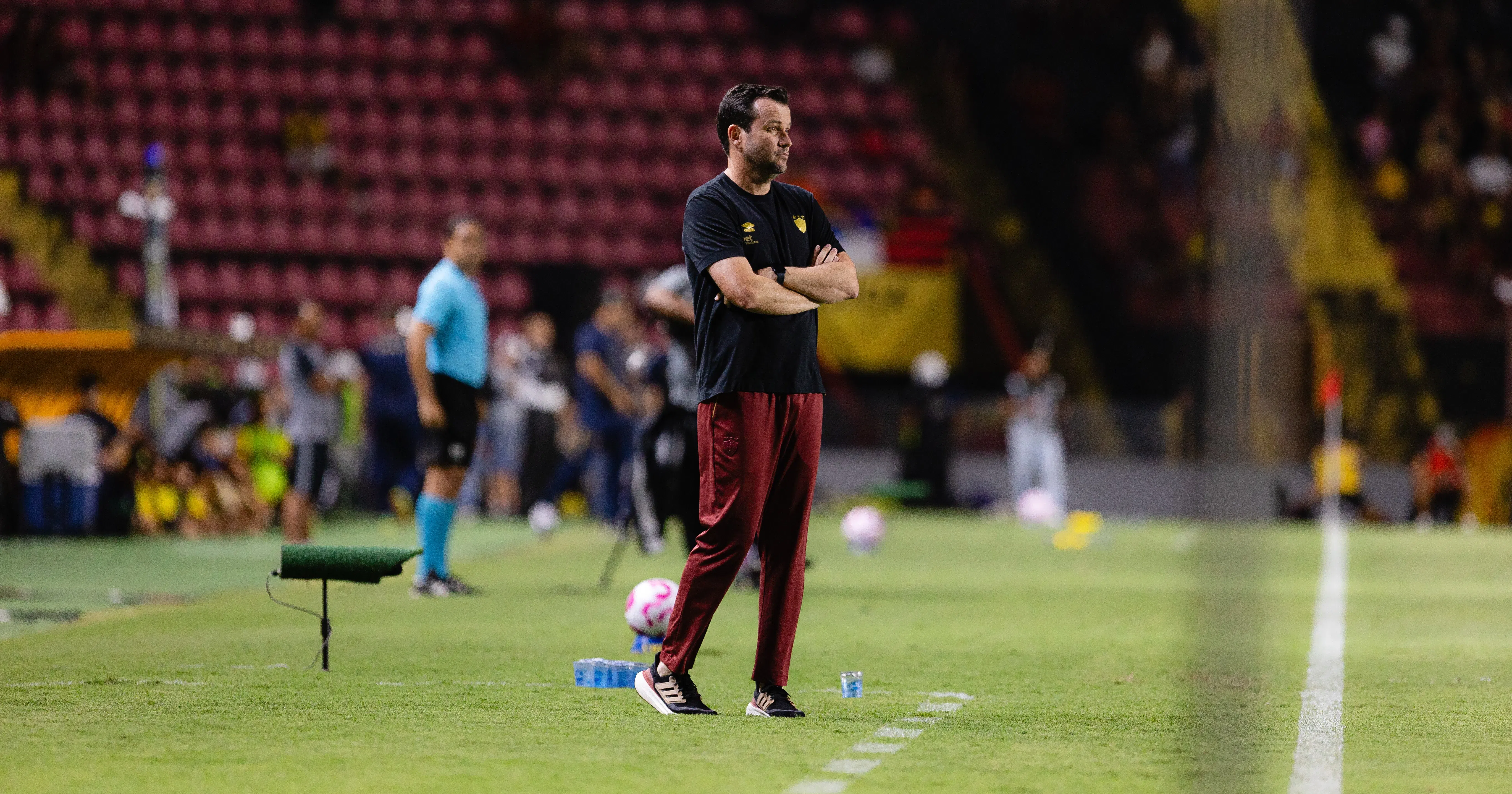 Sport anuncia demissão do técnico Daniel Paulista