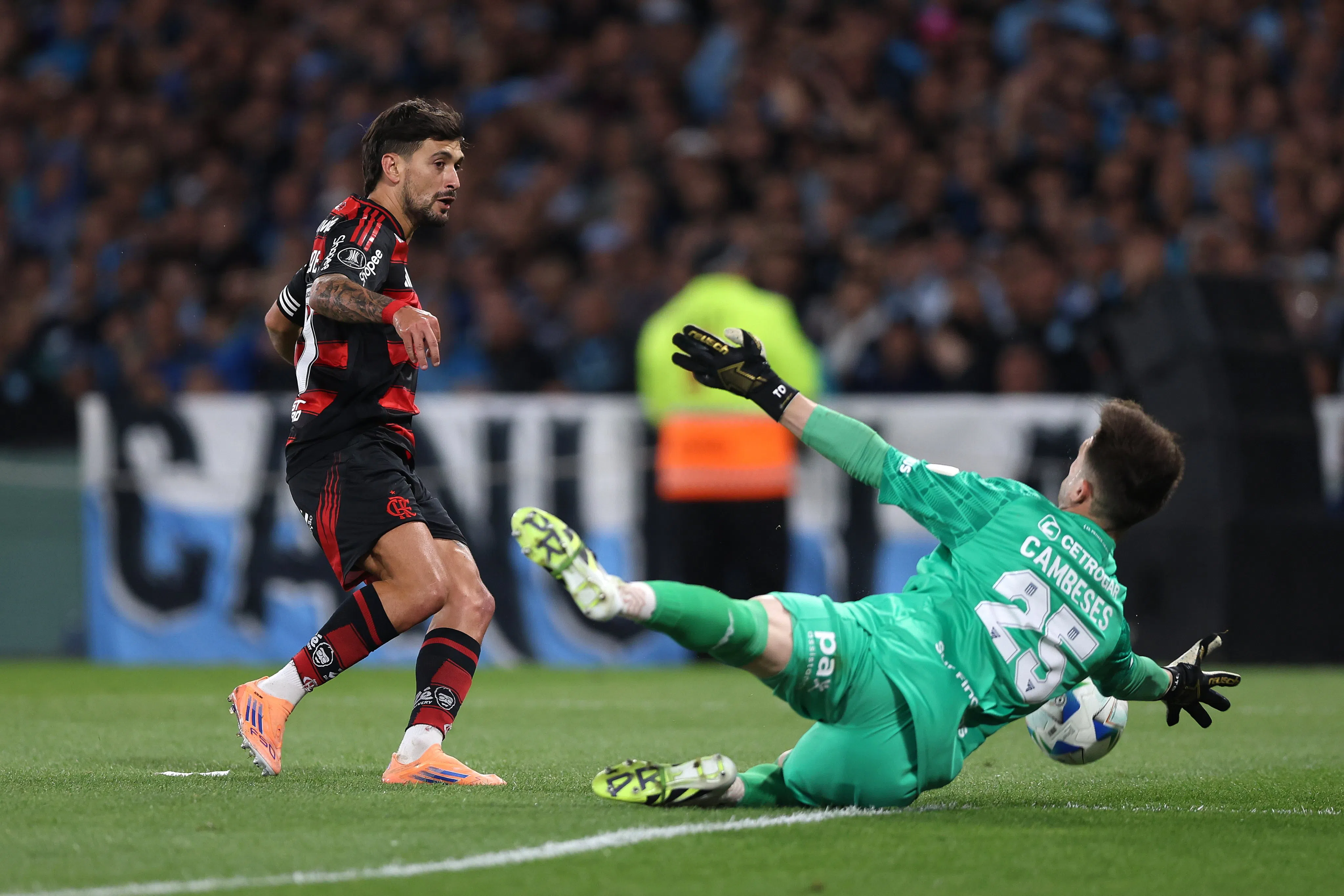 Com um a menos, Flamengo consegue segurar o empate com o Racing e está na final da Libertadores 2025; veja como foi o jogo